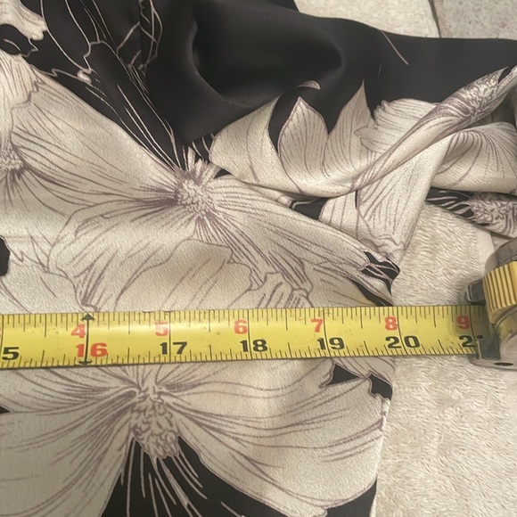 Tasi New York blouse - Picture 8 of 9